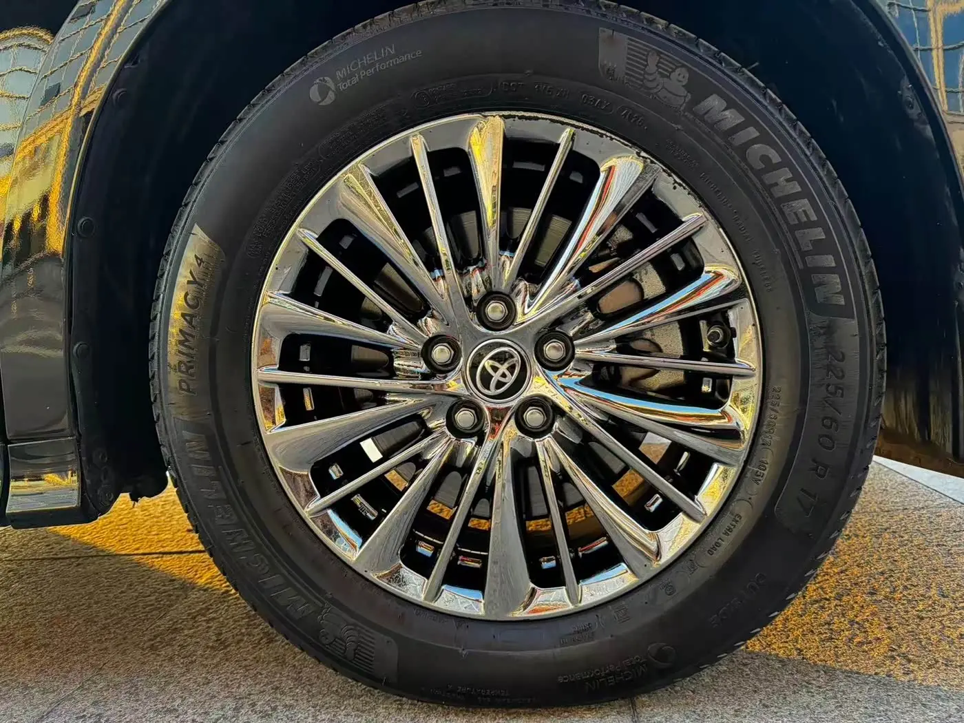 Toyota Alphard 2022 — Фото 17/19