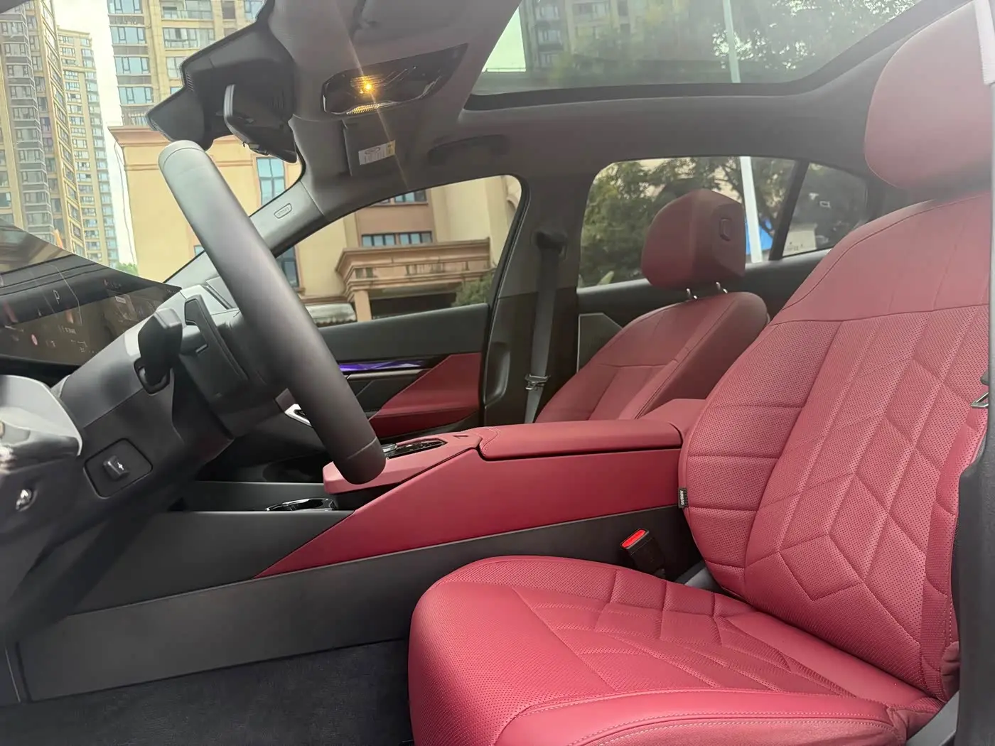 BMW 5 Series 2025 — Photo 9/20