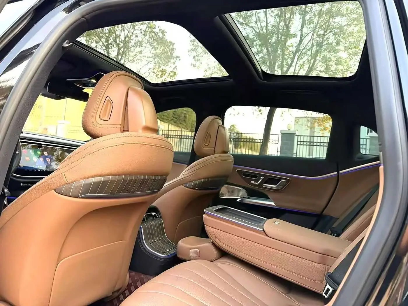 Mercedes-Benz E-Class 2025 — Фото 4/5