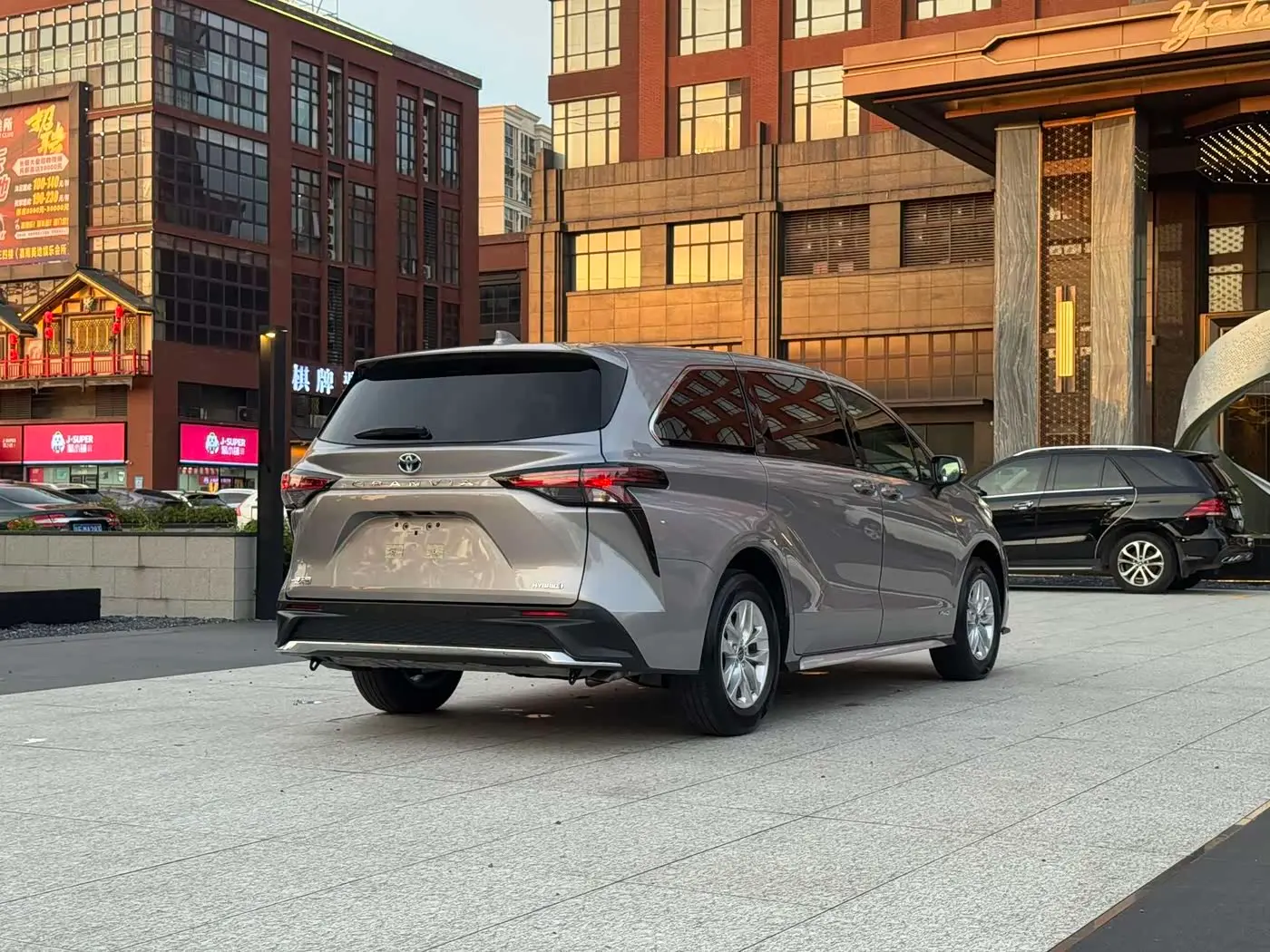 Toyota Granvia 2024 — Photo 9/20