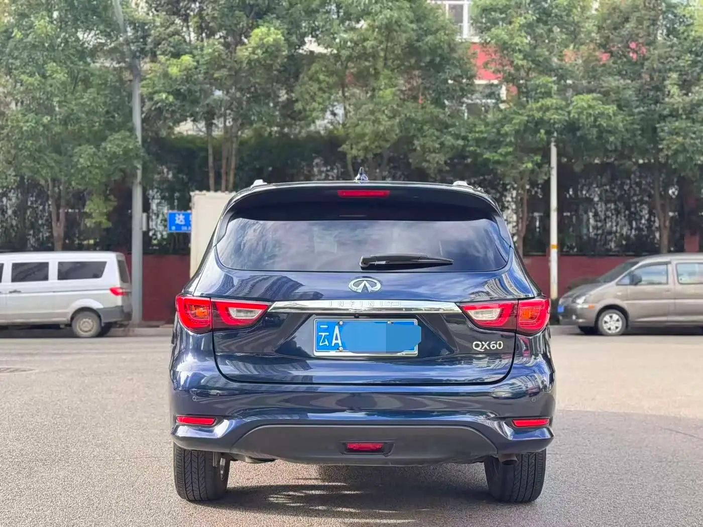 Infiniti QX60 2021 — Photo 8/9