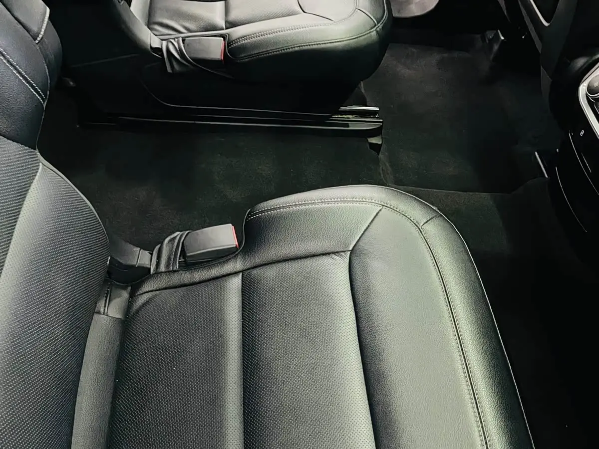 Ford Explorer 2021 — Photo 14/20