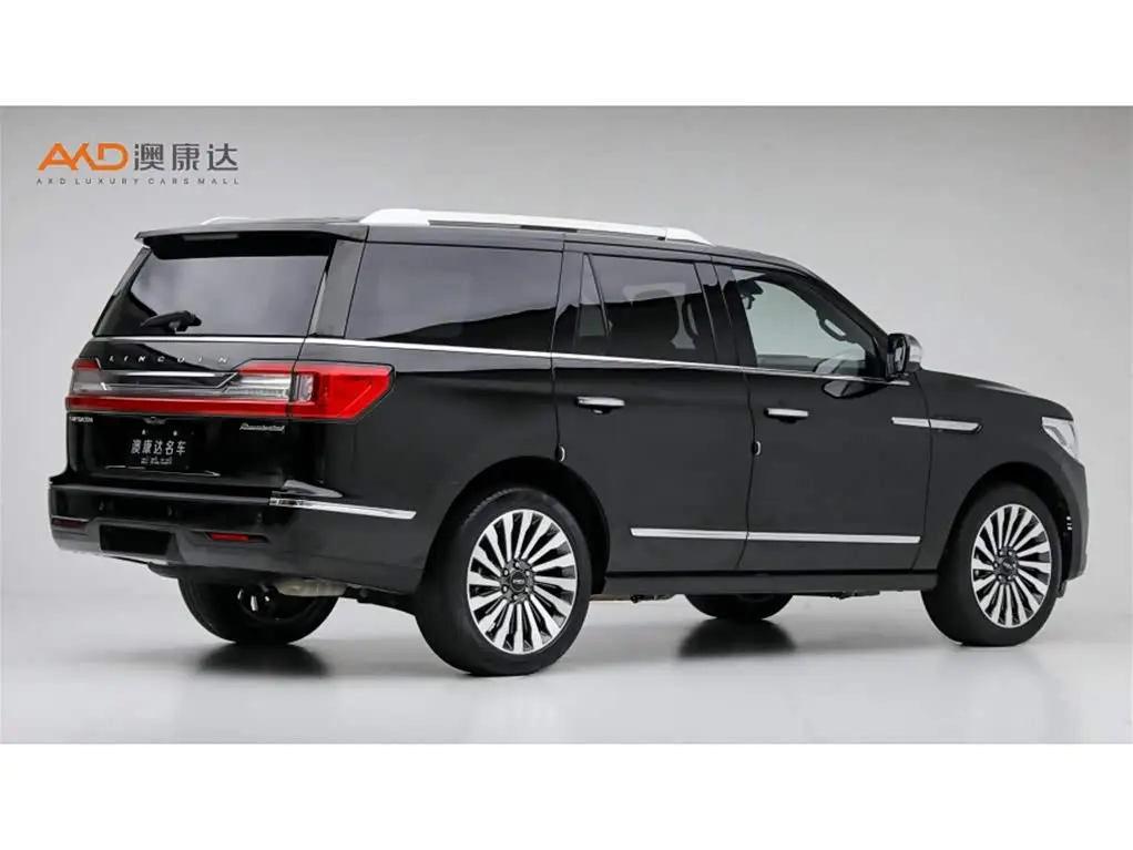 Lincoln Navigator 2018 — Photo 3/11