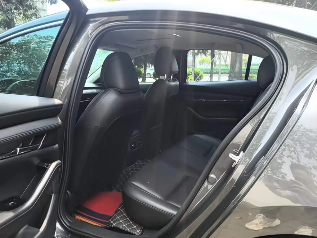 Mazda Mazda3 Axela 2022 — Photo 18/20