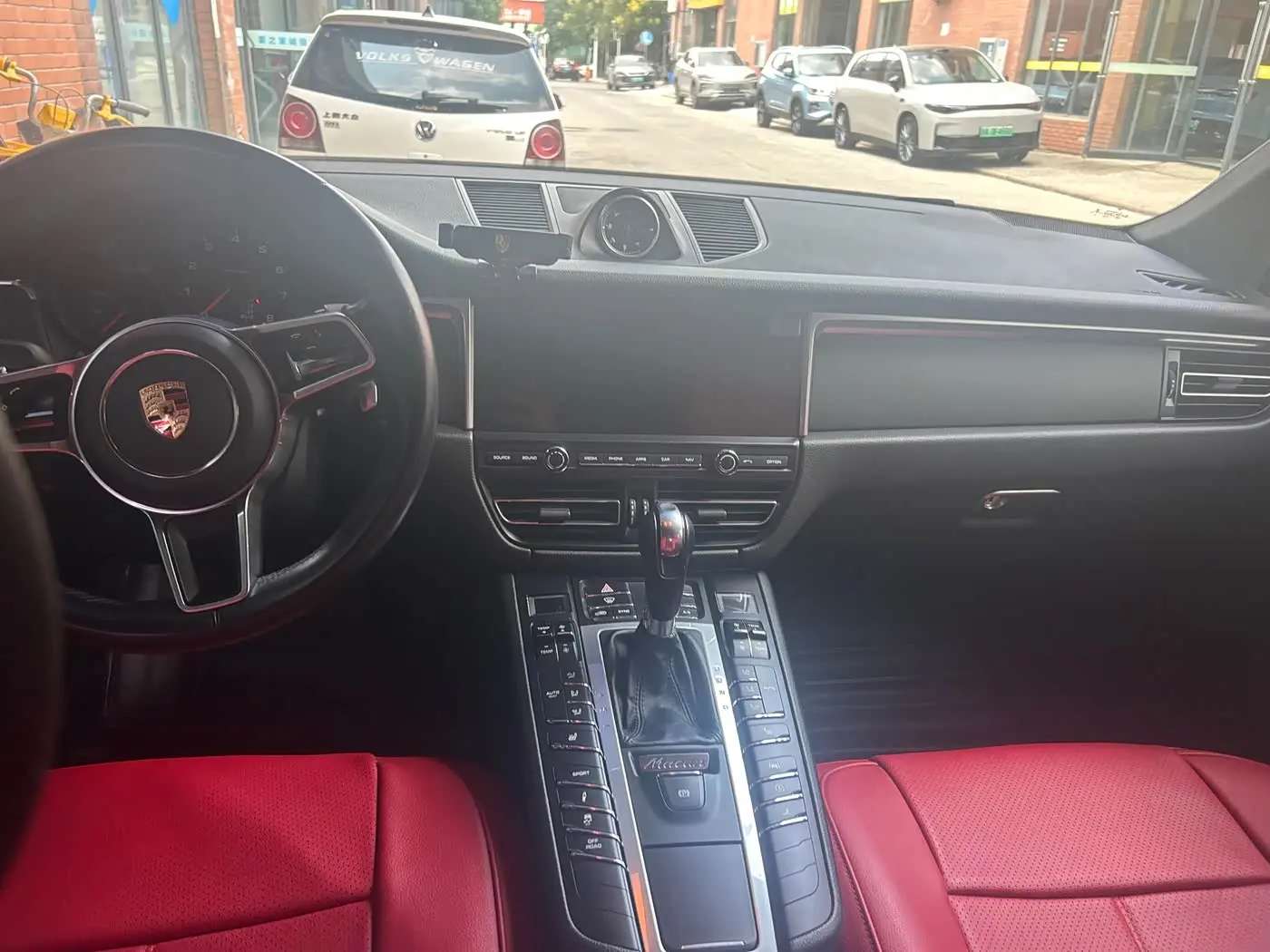 Porsche Macan 2020 — Photo 9/10