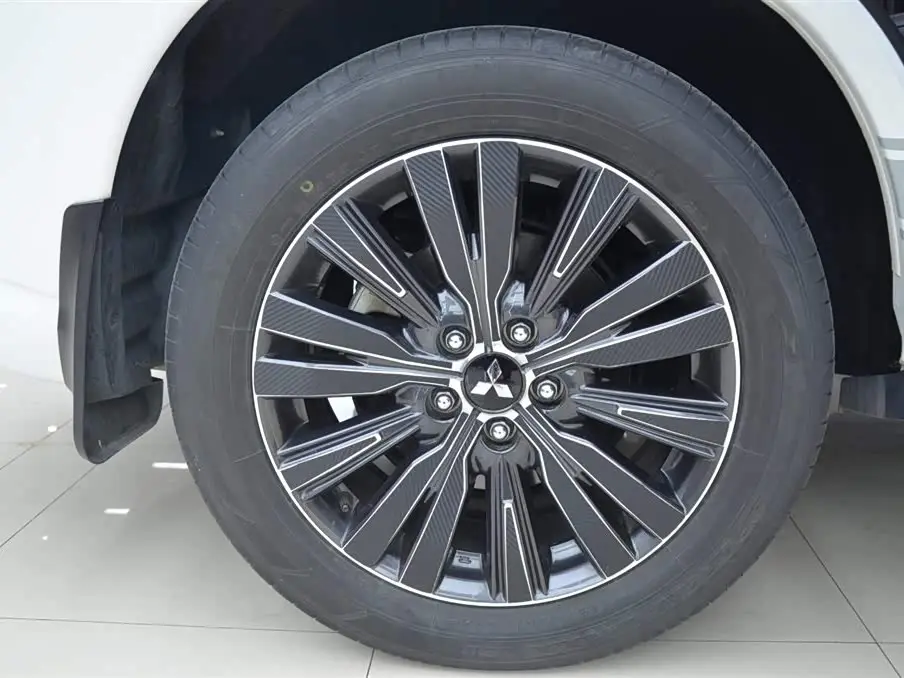 Mitsubishi Outlander 2022 — Photo 15/16