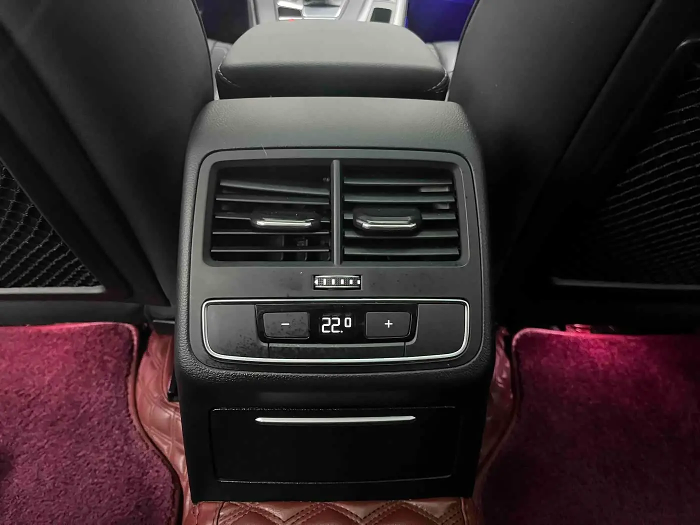 Audi A4L 2021 — Фото 16/20