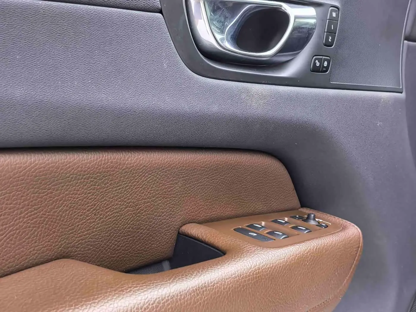 Volvo XC60 2020 — Фото 11/20