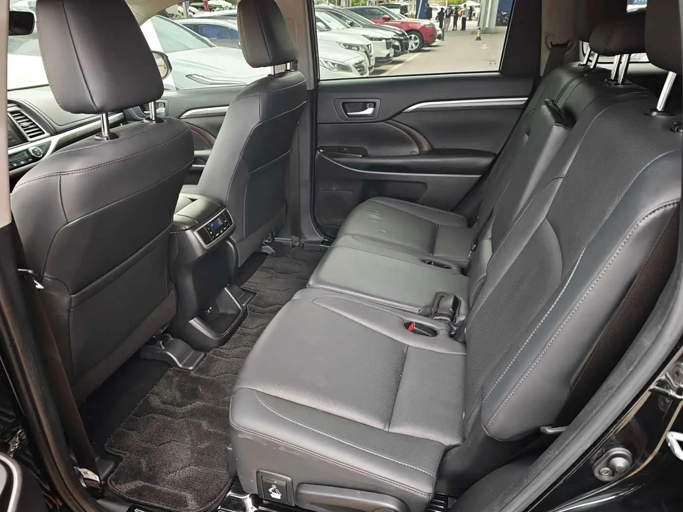 Toyota Highlander 2021 — ფოტო 9/13
