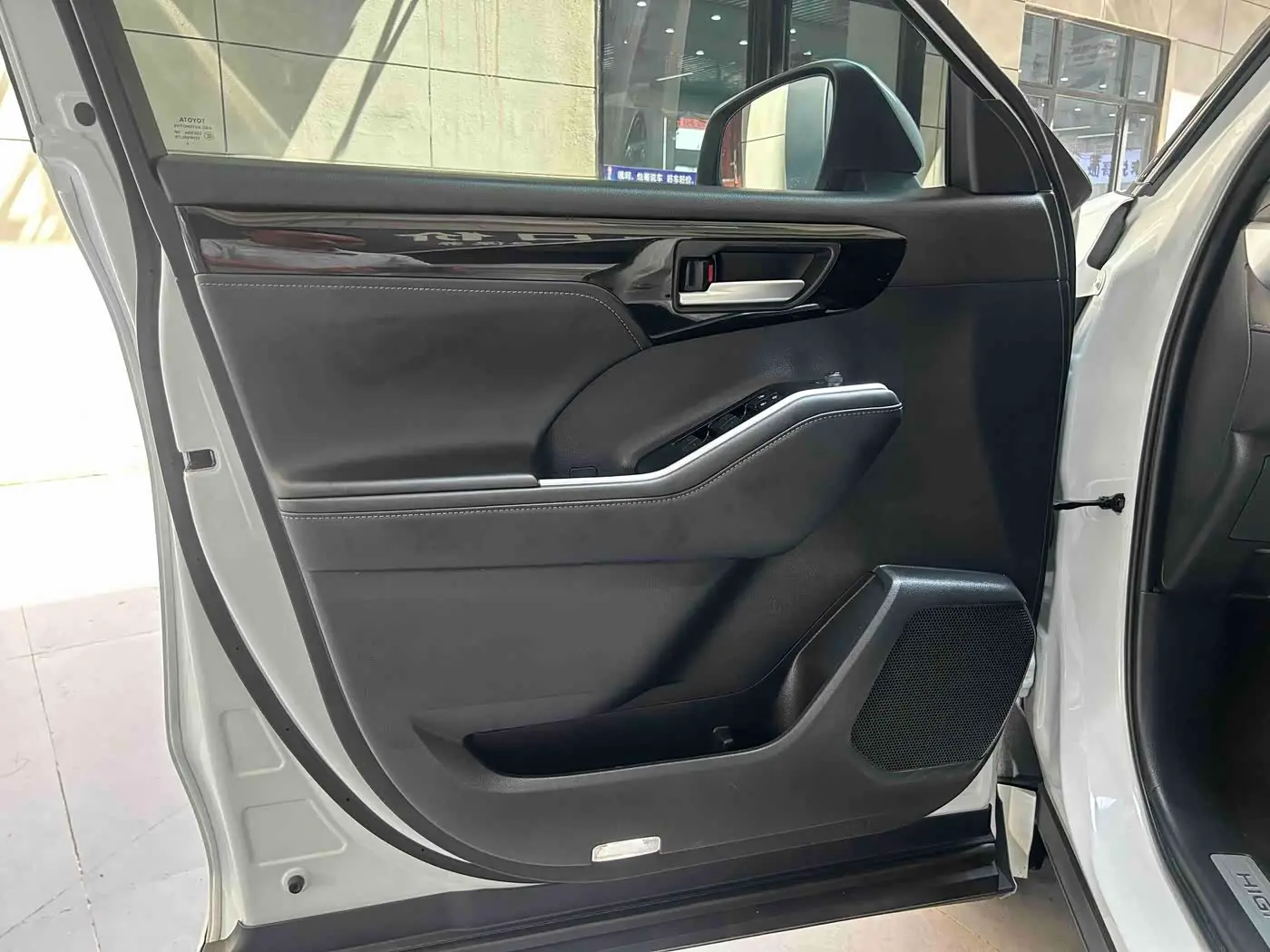 Toyota Highlander 2024 — Photo 15/19