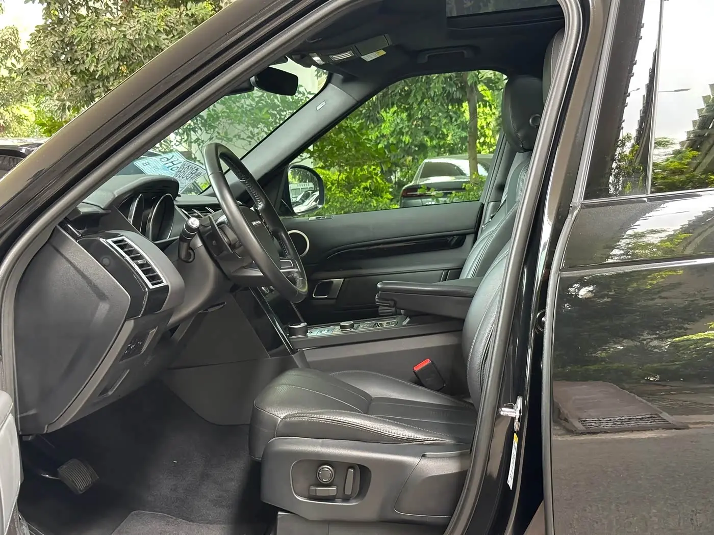 Land Rover Discovery 2019 — Фото 4/14