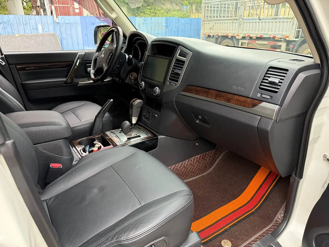 Mitsubishi Pajero 2019 — Photo 17/20