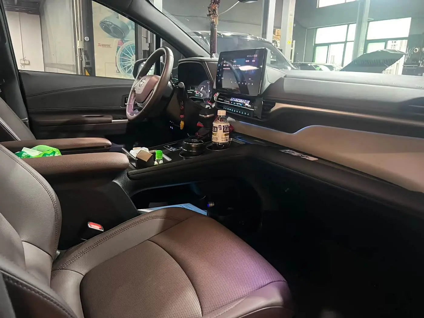 Toyota Granvia 2023 — Photo 8/9
