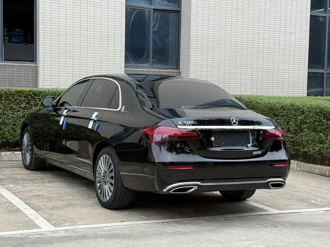 Mercedes-Benz E-Class 2023 — Photo 7/9