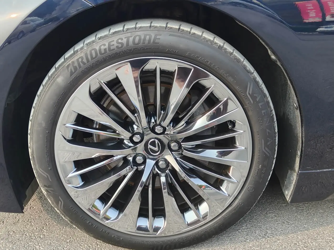 Lexus LS 2021 — Photo 11/16