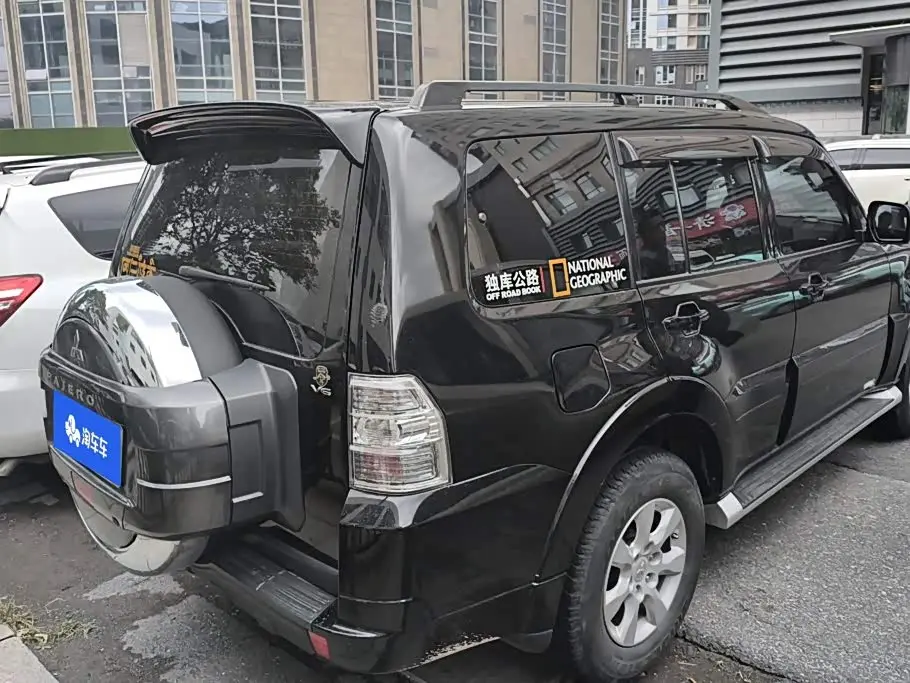 Mitsubishi Pajero 2019 — Photo 3/16