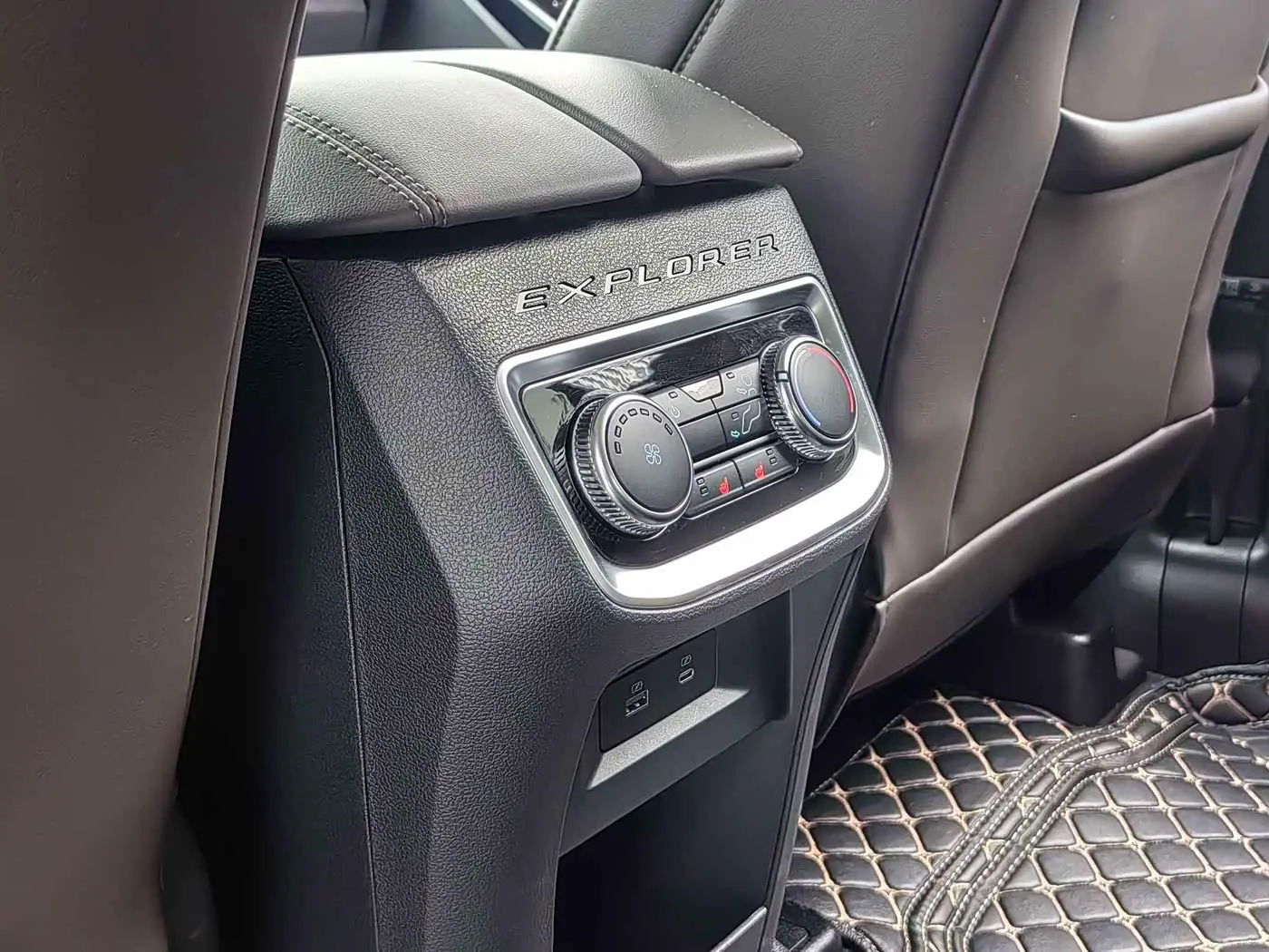 Ford Explorer 2025 — Photo 10/20