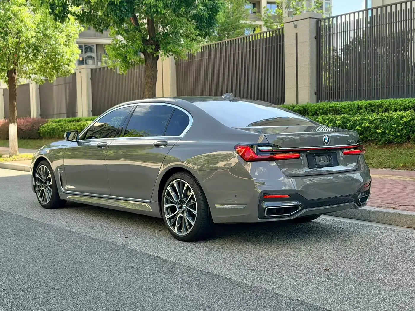 BMW 7 Series 2021 — Photo 15/15