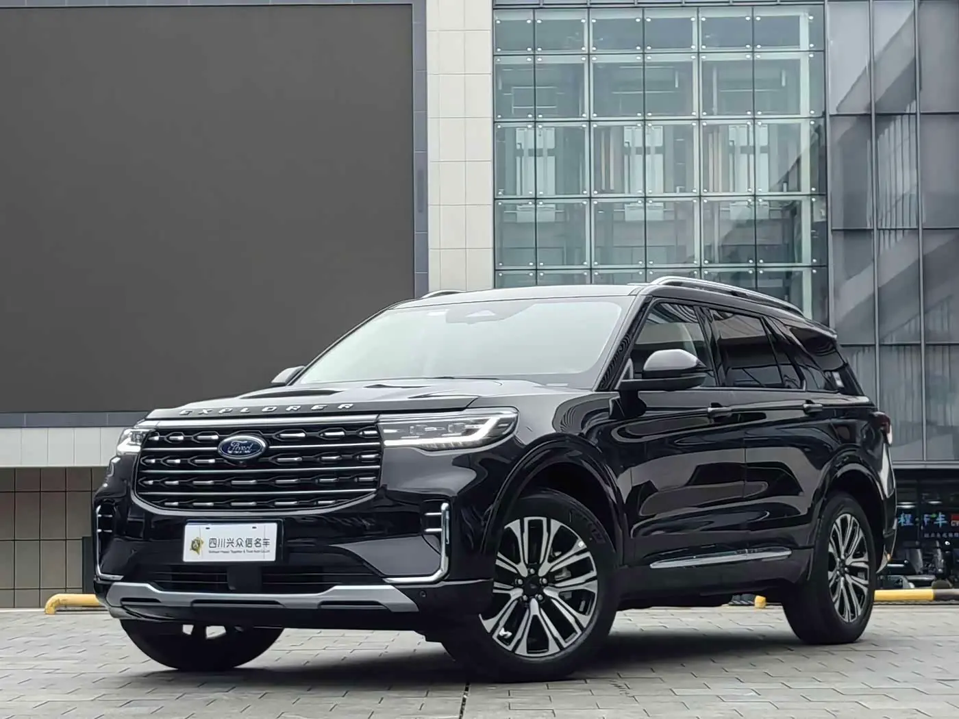 Ford Explorer 2025 — Photo 1/20