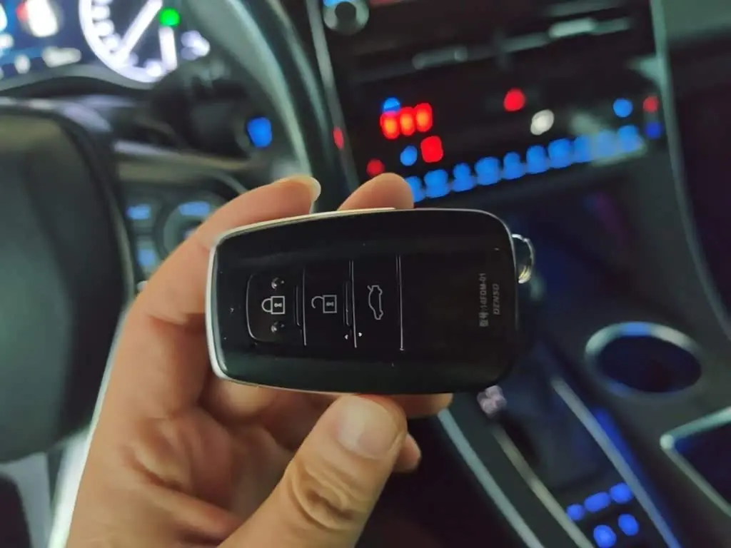 Toyota Avalon 2019 — Şəkil 11/20