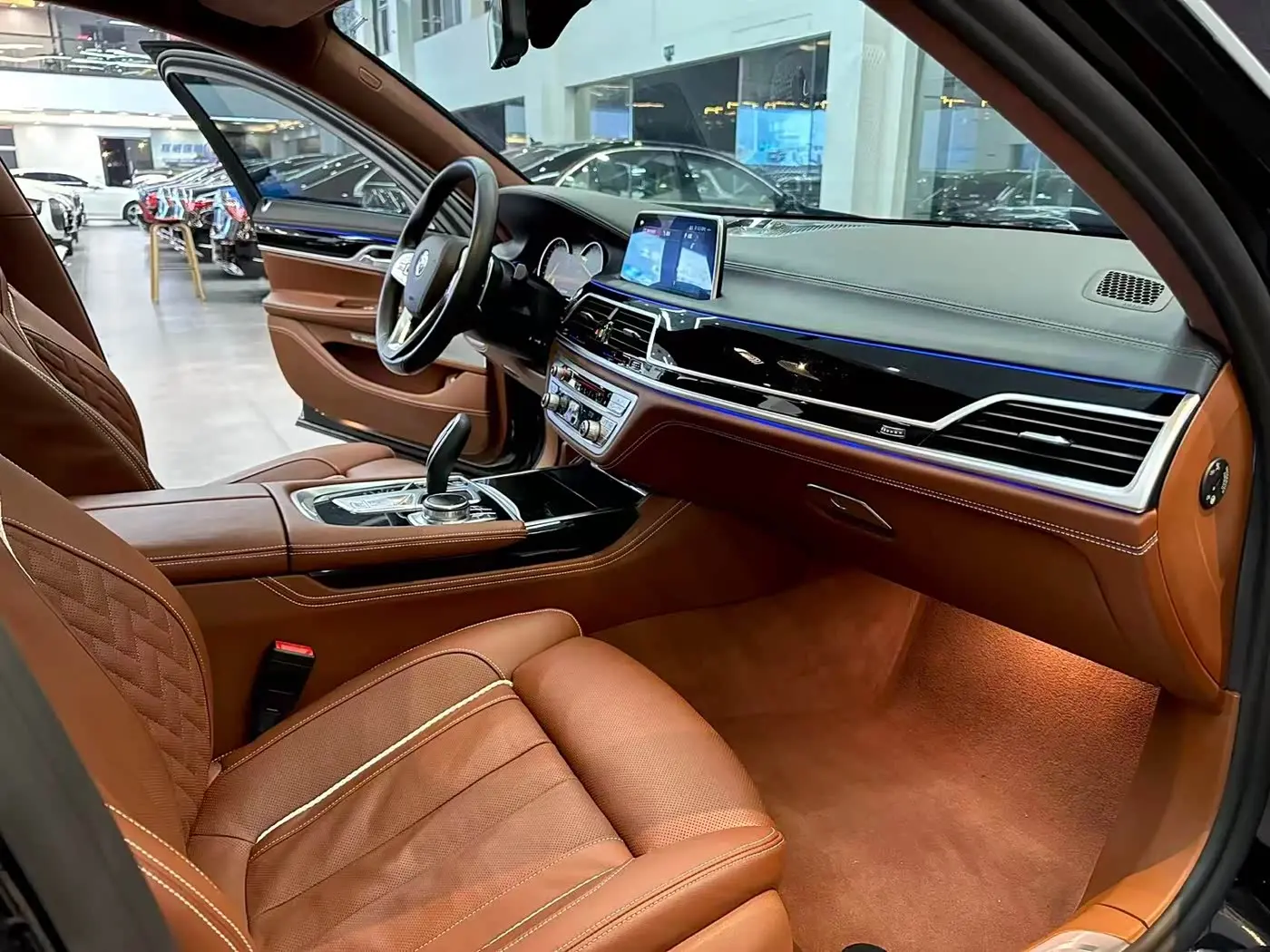 BMW 7 Series 2018 — Фото 9/10