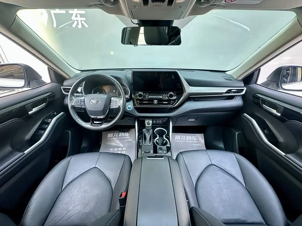 Toyota Highlander 2022 — Photo 6/14