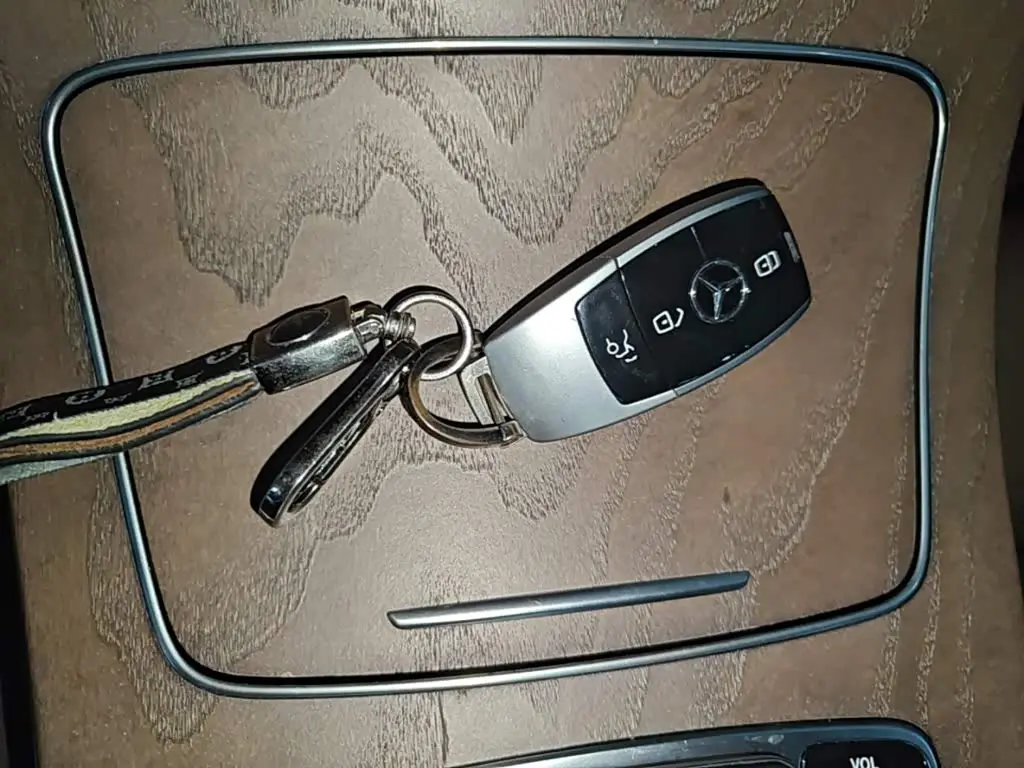 Mercedes-Benz E-Class 2022 — Photo 9/20