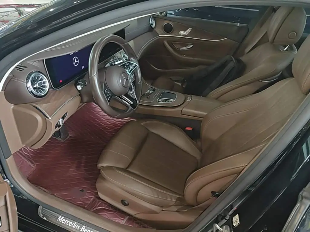 Mercedes-Benz E-Class 2022 — Photo 15/20
