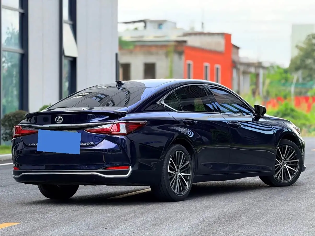 Lexus ES 2022 — Photo 9/10