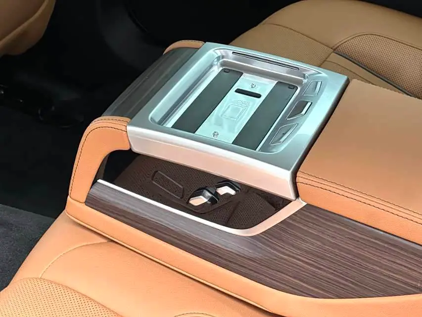 BMW 5 Series 2022 — Photo 8/9