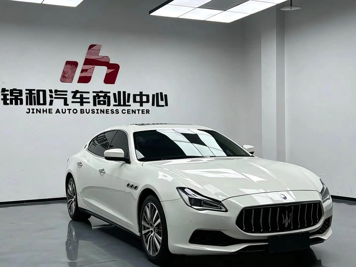 Maserati Quattroporte 2018 — Фото 2/11