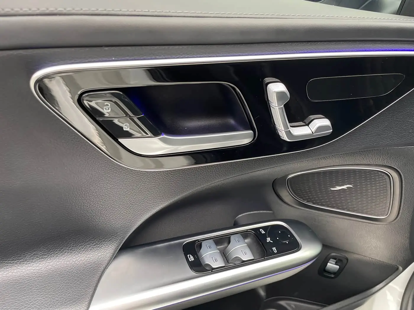 Mercedes-Benz C-Class 2023 — Фото 4/18
