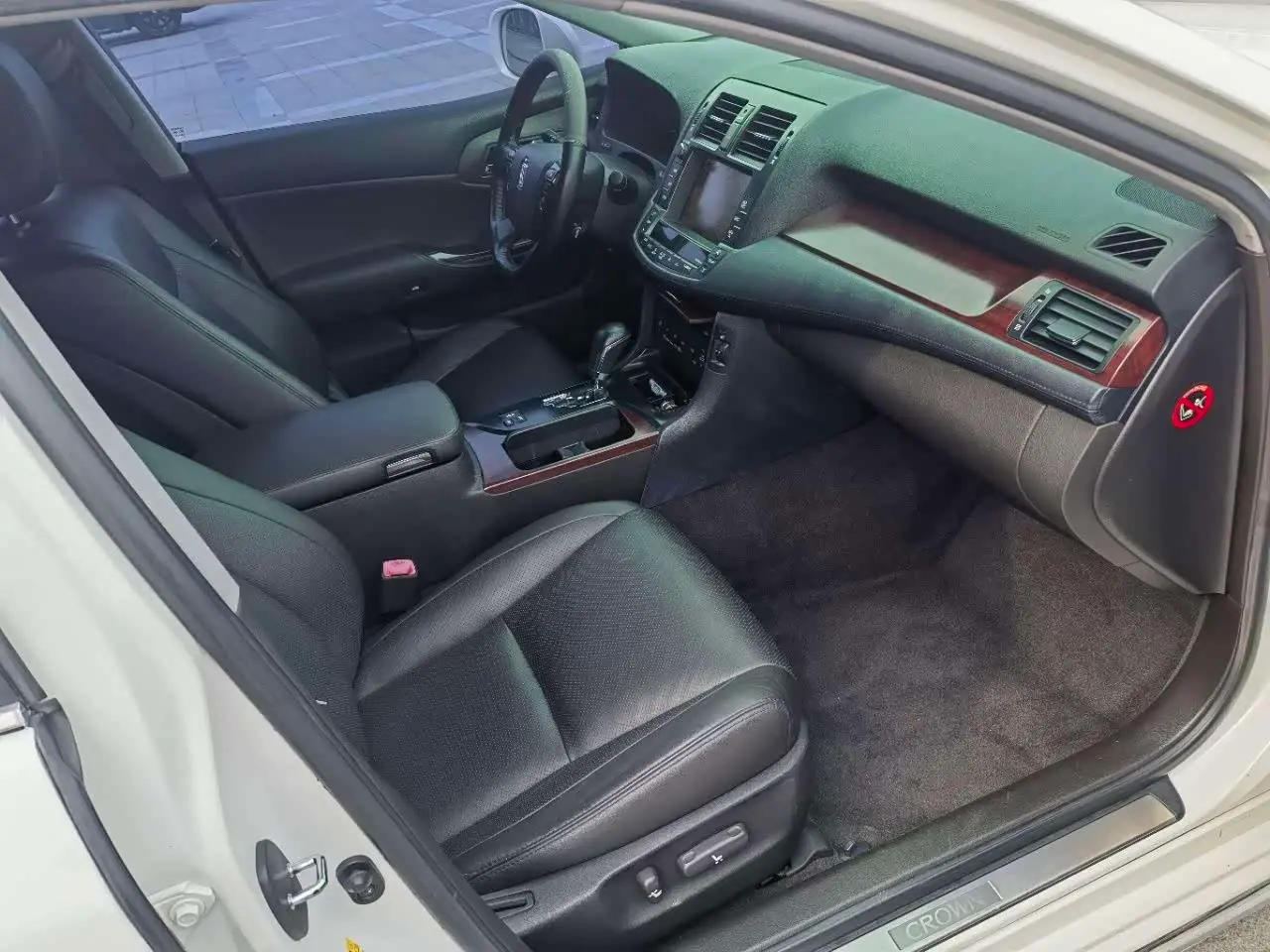 Toyota Crown 2010 — Photo 17/18