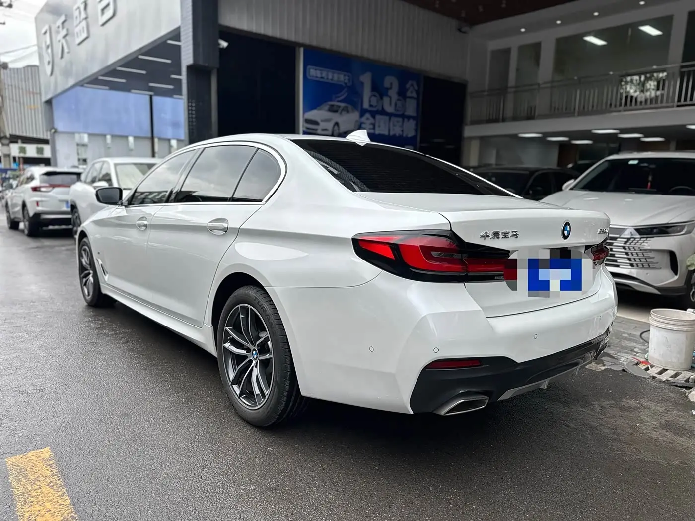 BMW 5 Series 2023 — Photo 12/13