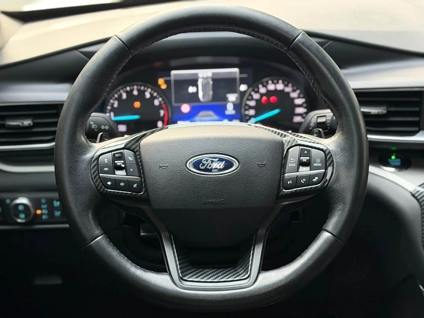Ford Explorer 2021 — Şəkil 16/18