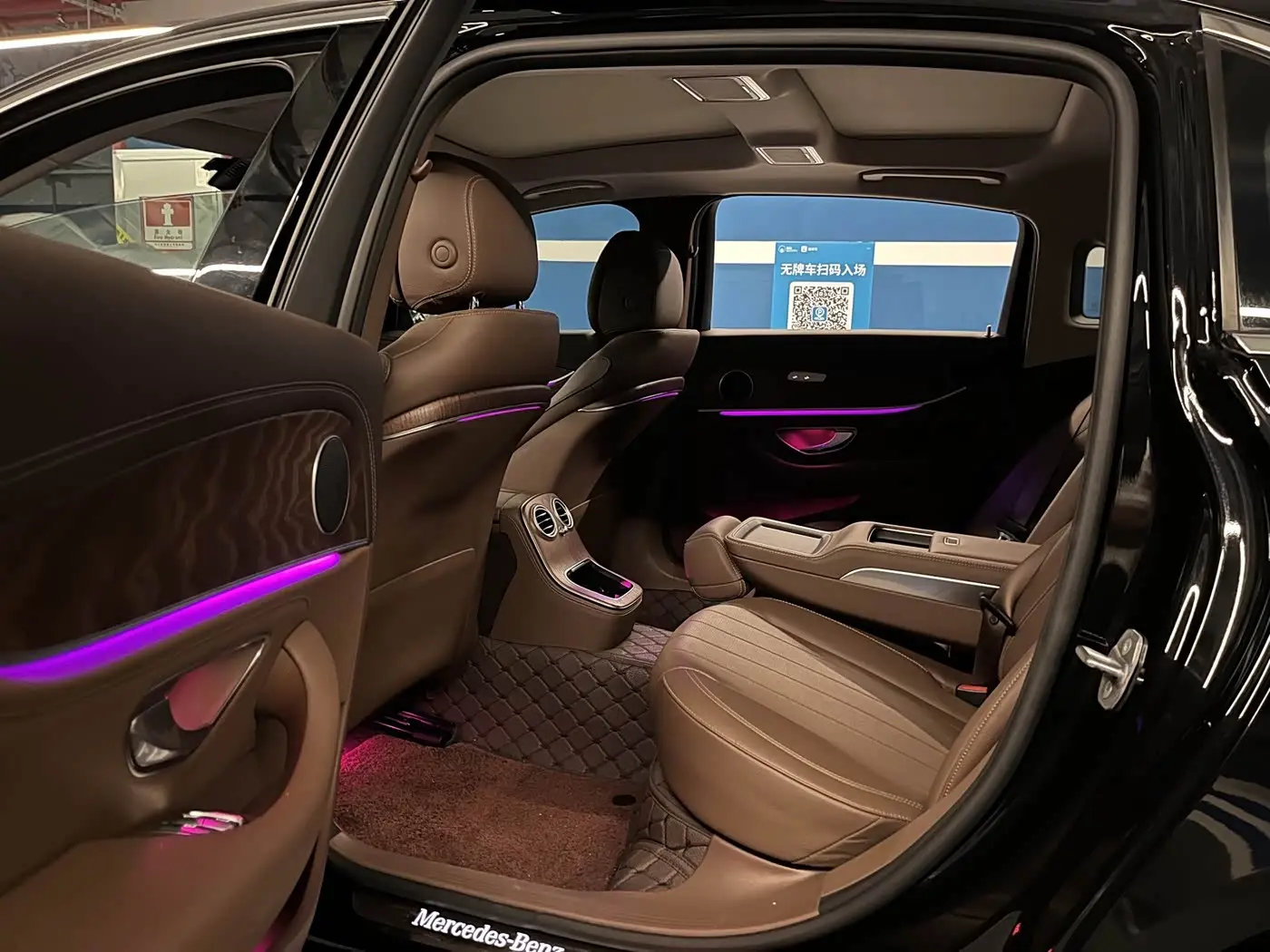 Mercedes-Benz E-Class 2023 — Photo 11/18