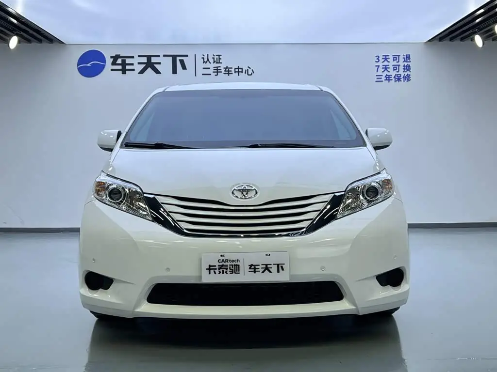Toyota Sienna 2015 — Фото 3/20
