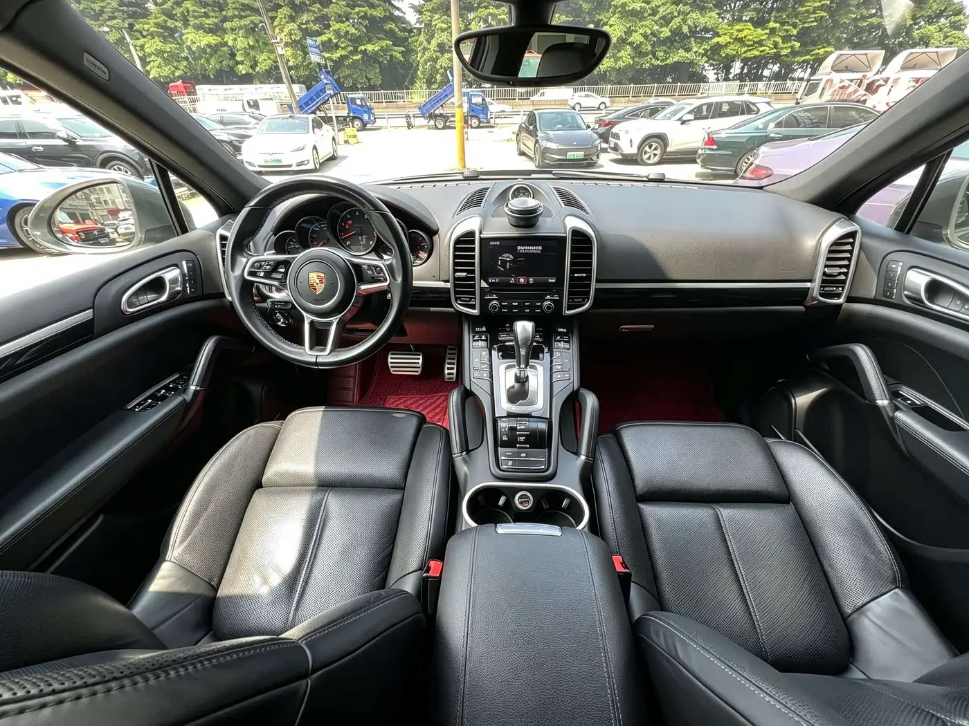 Porsche Cayenne 2017 — Photo 8/13