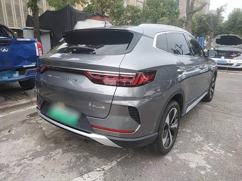 BYD Song PLUS PHEV 2023 — Photo 7/20