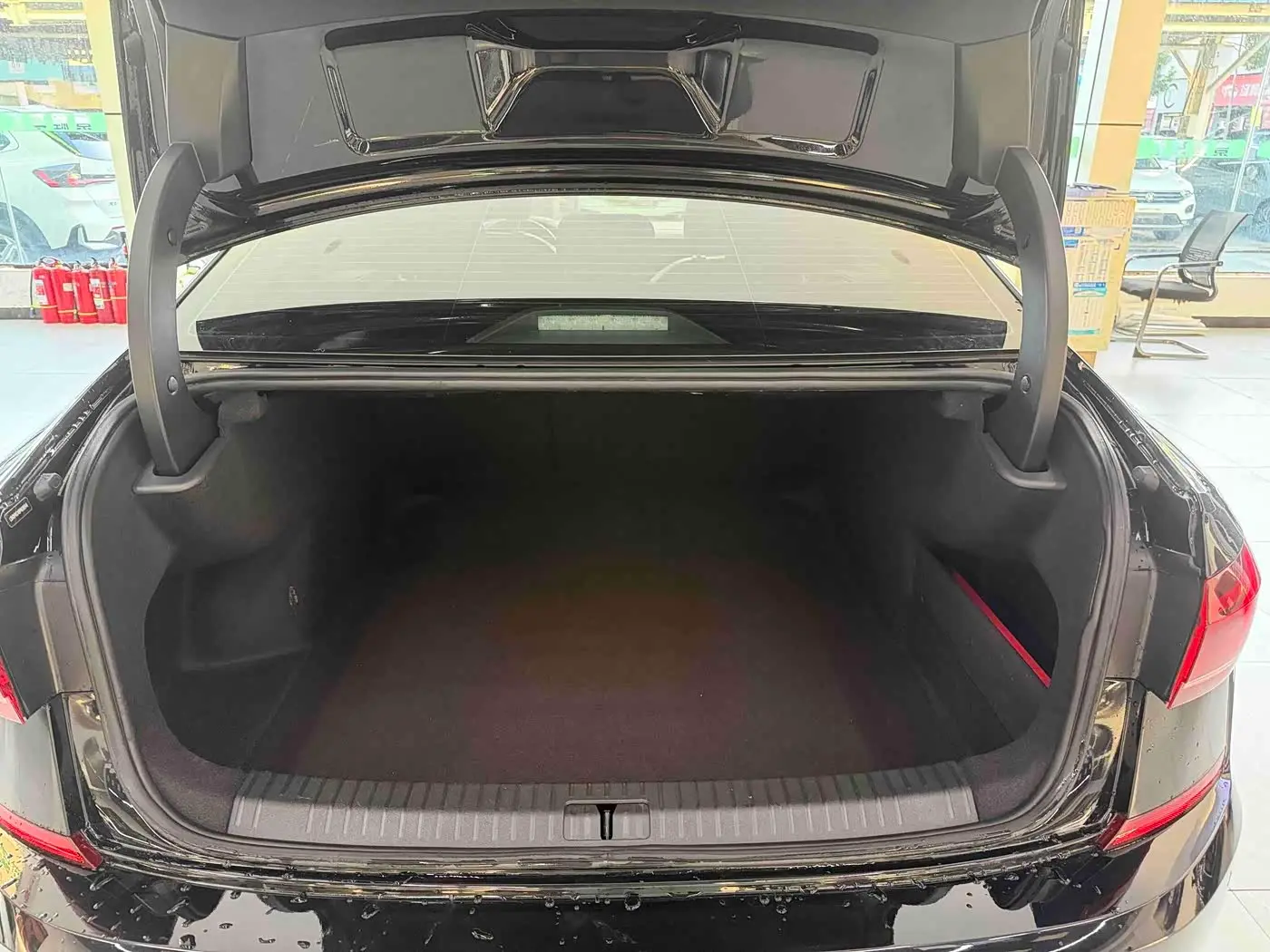 Volkswagen Passat 2023 — Photo 12/13