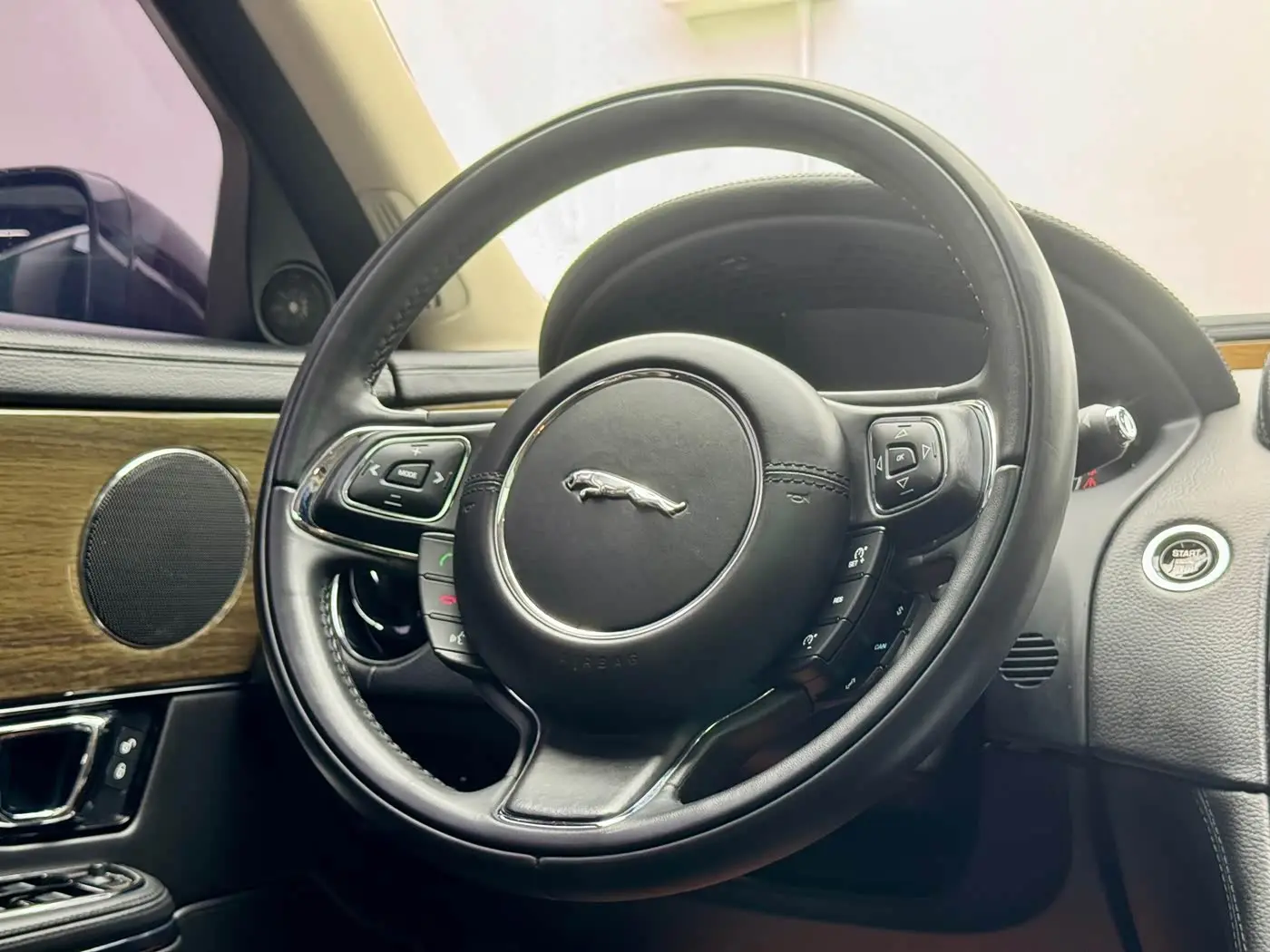 Jaguar XJ 2018 — Şəkil 10/17