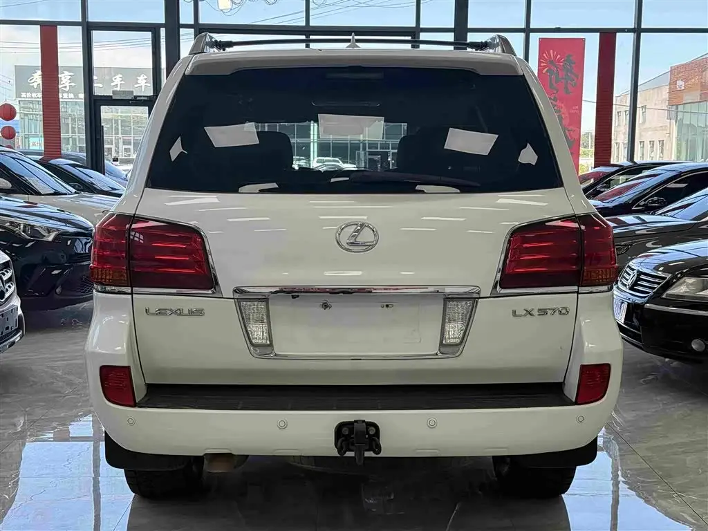 Lexus LX 2011 — Photo 8/9
