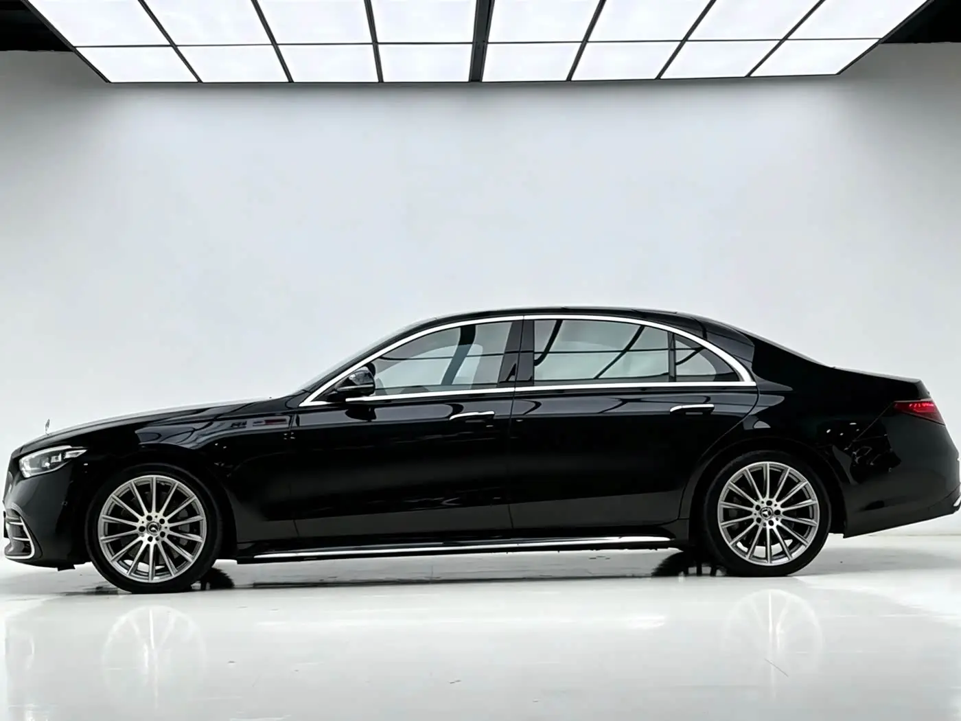 Mercedes-Benz S-Class 2021 — Photo 3/16