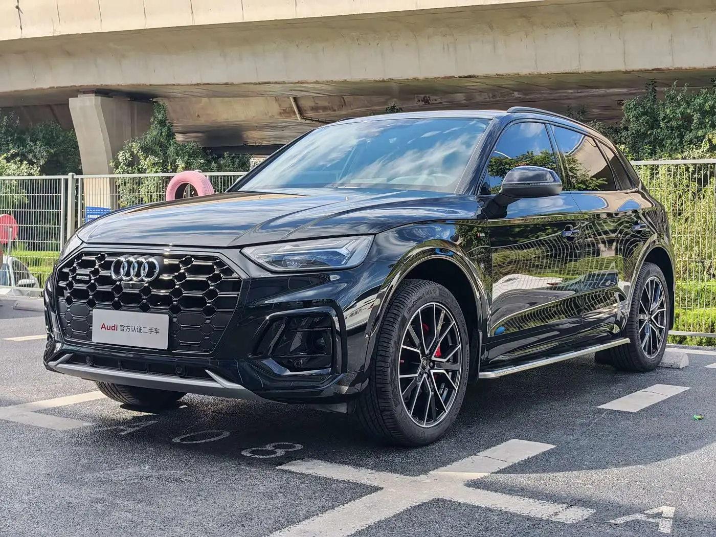 Audi Q5L 2025 — Photo 1/9