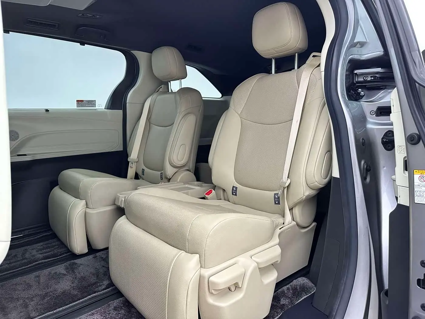 Toyota Sienna 2022 — Photo 15/17