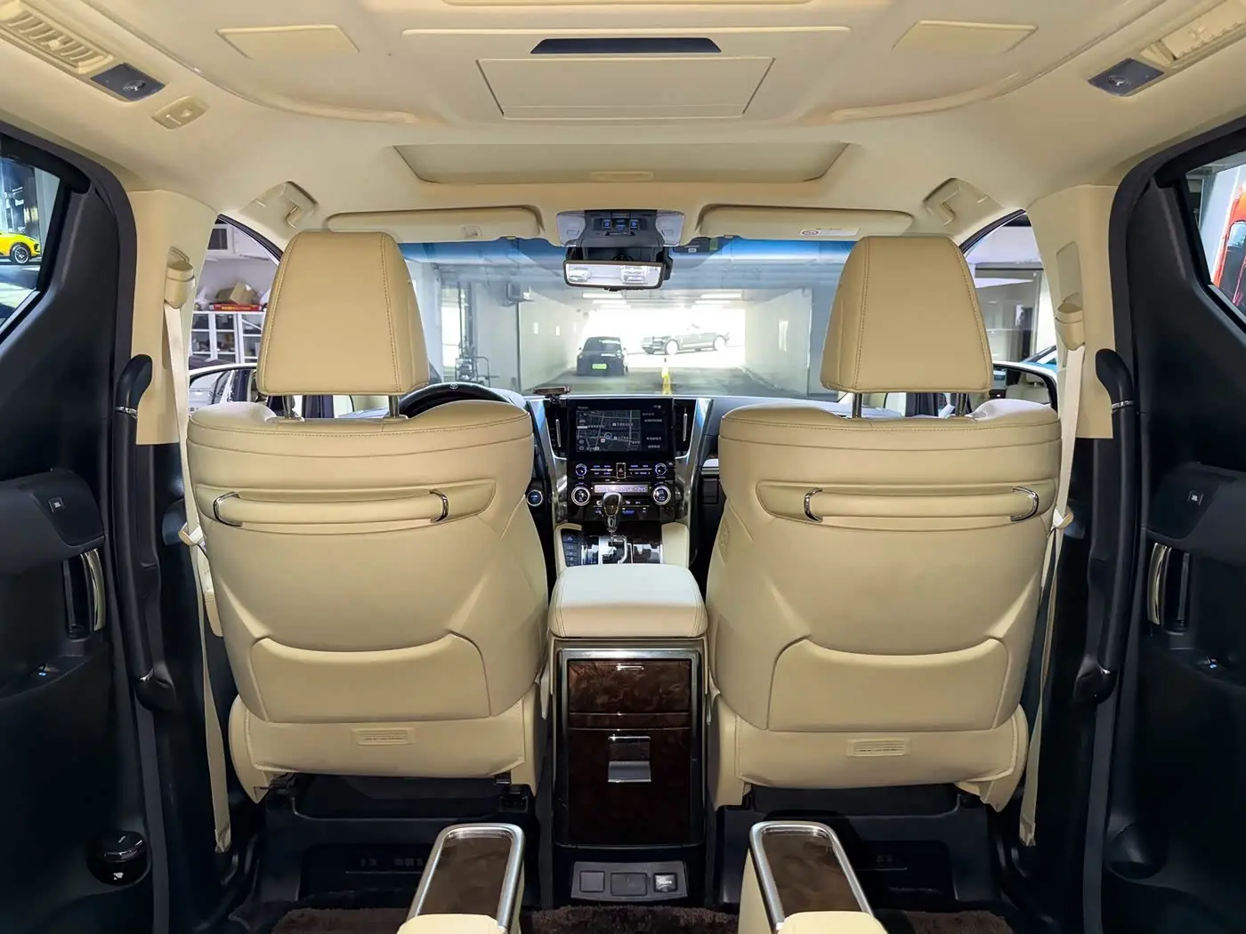 Toyota Alphard 2020 — Photo 19/20