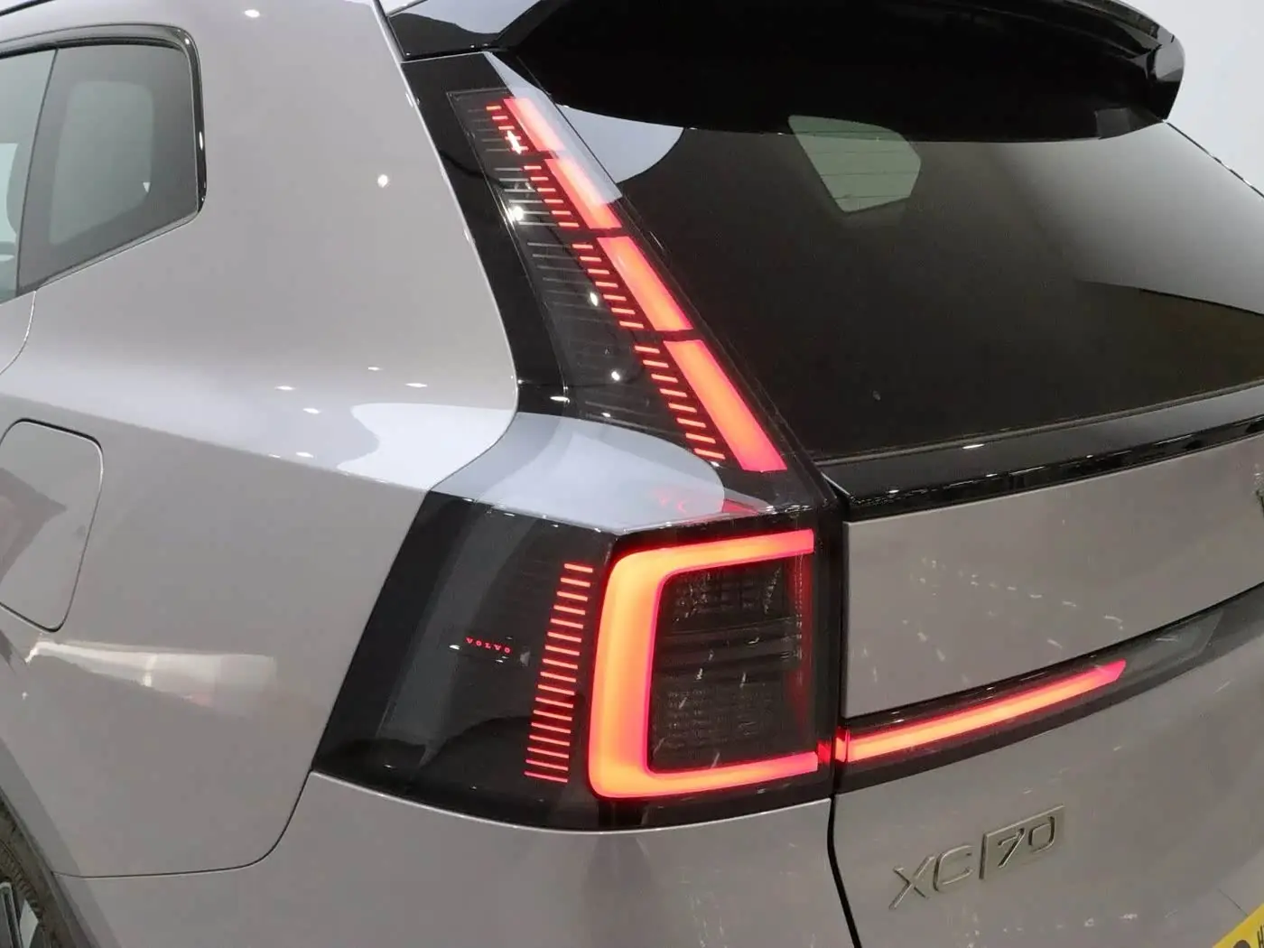 Volvo XC70 Plug-in Hybrid 2025 — Фото 18/20