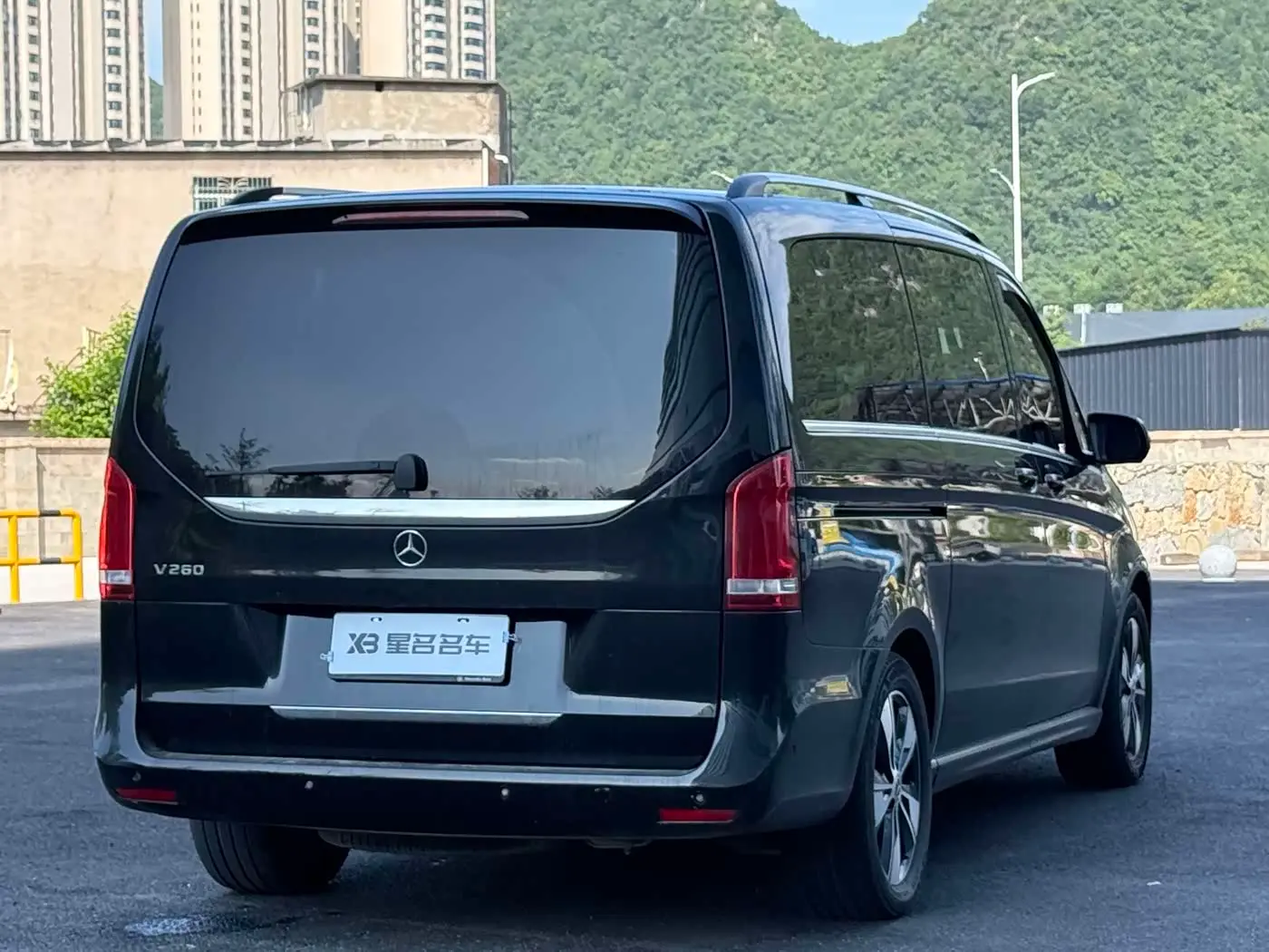 Mercedes-Benz V-Class 2023 — Photo 19/19