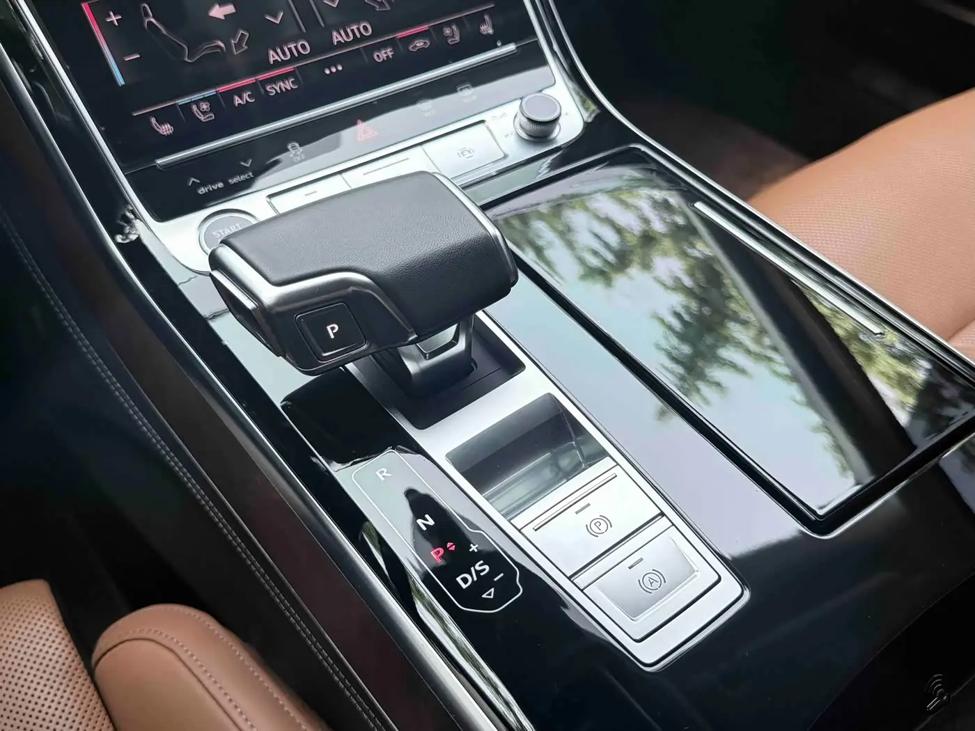 Audi A8 2023 — Фото 6/20