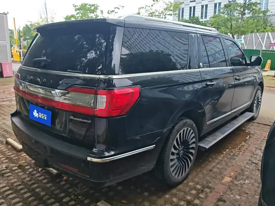 Lincoln Navigator 2022 — Photo 3/16